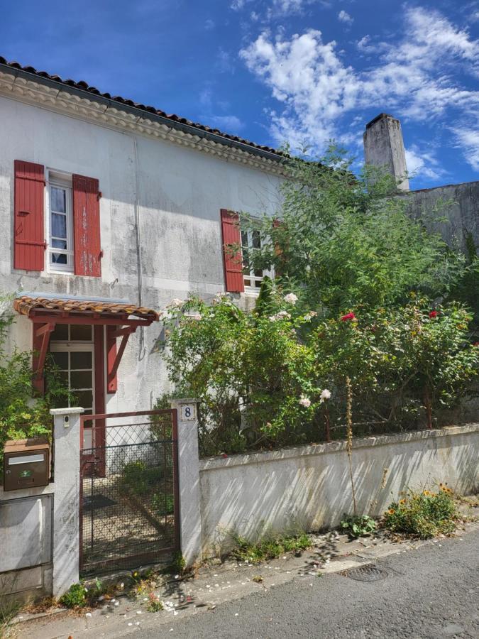 La Maison Rouge Paisible Maison De Pays Saujon Buitenkant foto